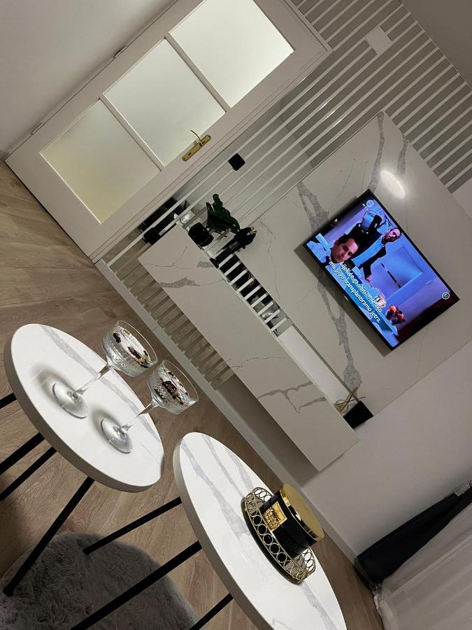 卡尔洛瓦茨Apartman Gold Maris公寓 外观 照片